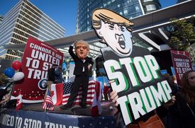 Protest odpůrců prezidentského kandidáta Donalda Trumpa.