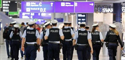 Německá policie evakuovala kvůli bombové hrozbě nádraží v Rastattu.