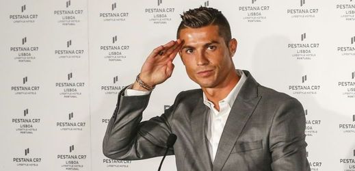 Cristiano Ronaldo při otevřen svého hotelu.