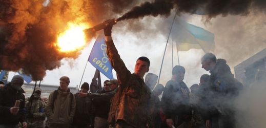Kyjevem pochodovaly tisíce nacionalistů. 