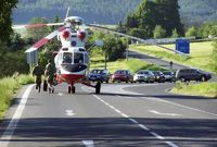 Na místě nehody u Dobřan zasahoval vrtulník a sanitky (ilustrační foto).