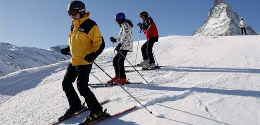 Češi vyrážejí na lyže do Alp několikrát za zimu.