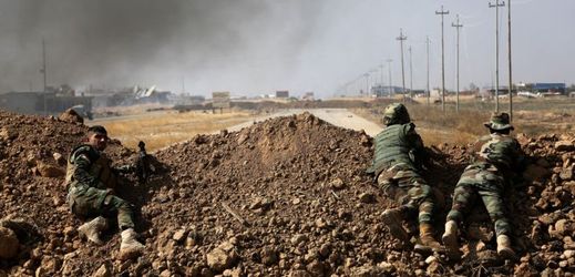 Kurdské jednotky přebírají kontrolu nad vesnicemi kolem Mosulu.