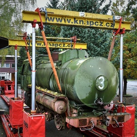 Lokomotiva údajně v minulosti sloužila v areálu hirschfeldské elektrárny.