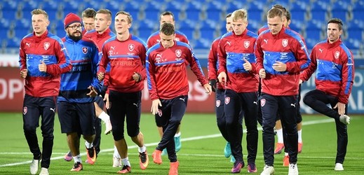 Česká fotbalová reprezentace si po kvalifikační prohře s Německem a remíze s Ázerbájdžánem pohoršila v žebříčku FIFA o sedm míst a je na 40. pozici. 