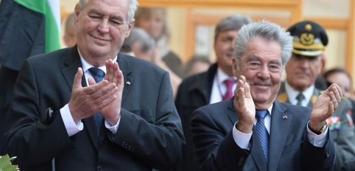 Prezident Miloš Zeman s exprezidentem Rakouska Heinzem Fischerem. 