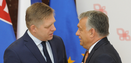 Na snímku zleva slovenský premiér Robert Fico a maďarský premiér Viktor Orbán.