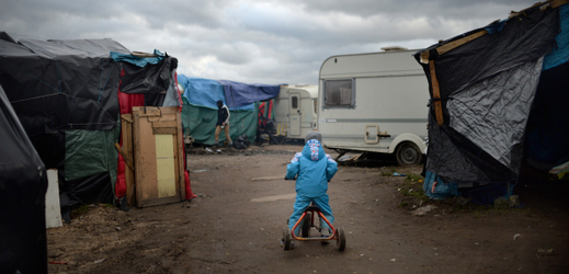 Snímek z uprchlického tábora v Calais.