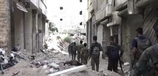 Snímek zachycující boje v Aleppu.