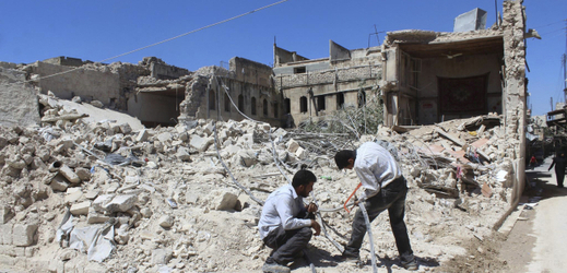 Zničené domy v Aleppu.