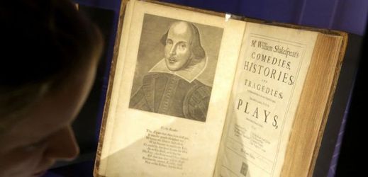 Soubor Shakespearových her ze 17. století v muzeu v Bostonu.