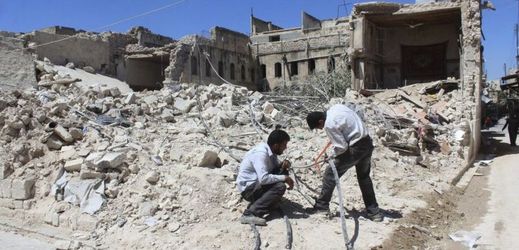 Rozvaliny po bombardování v Aleppu.