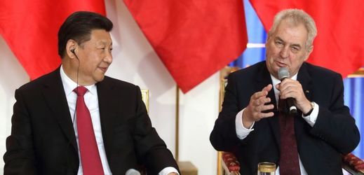 Čínský prezident Si Ťin-pching a jeho protějšek Miloš Zeman.