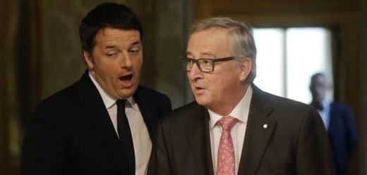 Italský premiér Matteo Renzi (vlevo) a předseda Evropské komise Jean-Claude Juncker.