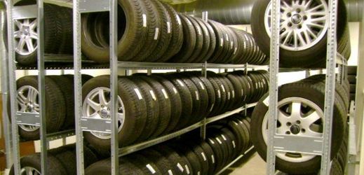 Skladování pneumatik v odborných servisech má svoje výhody (ilustrační foto).