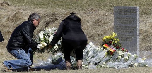 Pomník připomínající oběti pádu letadla společnosti Germanwings.