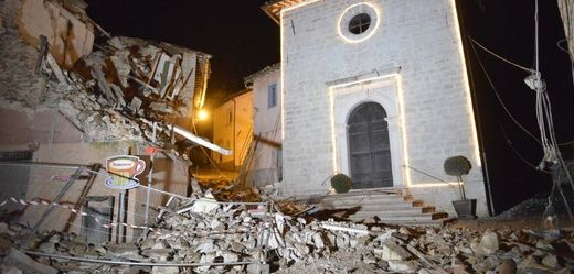 Škody po zemětřesení ve střední Itálii.