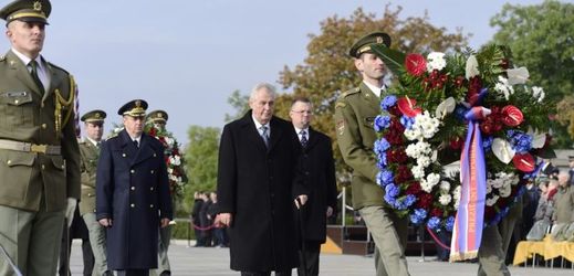 Prezident Miloš Zeman se 28. října na pražském Vítkově zúčastnil pietního aktu při příležitosti svátku Dne vzniku samostatného československého státu. 