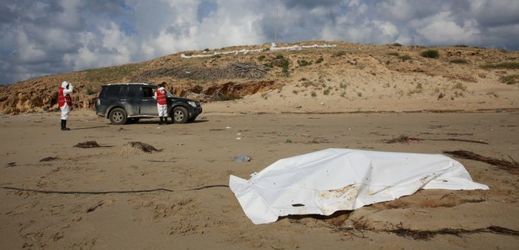 Na pobřeží západní Libye se našla mrtvá těla uprchlíků.