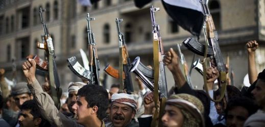 Šíitští bojovníci v jemenském městě Saná (ilustrační foto).