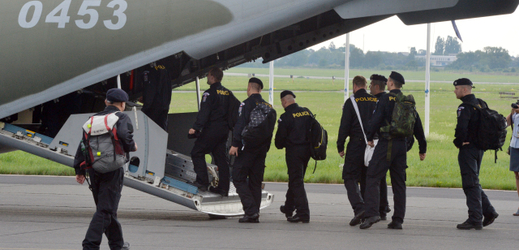Odlet policistů na zahraniční misi do Makedonie v srpnu 2016.