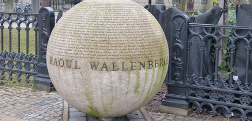 Pomník Raoula Wallenberga ve Švédsku. 