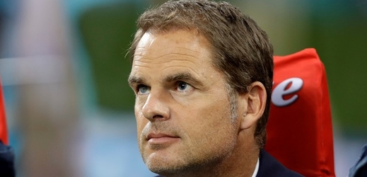 U fotbalistů Interu Milán skončil po necelých třech měsících ve funkci trenér Frank de Boer.