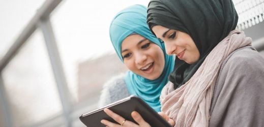 Kvůli zákazu nošení šátku odešly ze školy v Praze dvě muslimky.