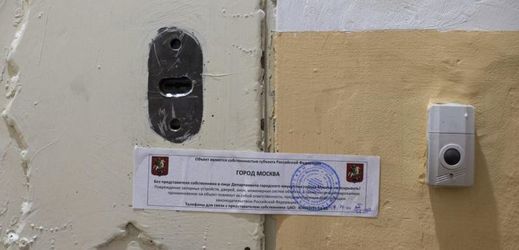 Zapečetěné dveře moskevské pobočky Amnesty International.