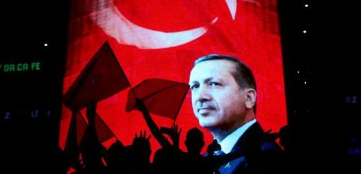 Představitelé zemí EU jsou znepokojeni umlčováním opozice v Turecku.