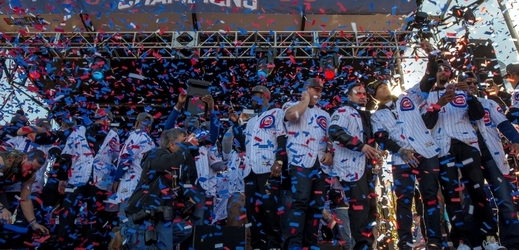 Baseballisté Chicaga se radují z vítězství ve Světové sérii.
