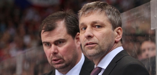 Asistent trenéra národního týmu Jaroslav Špaček (vlevo) a hlavní trenér Josef Jandač.