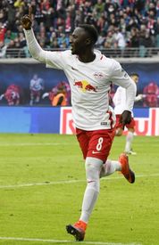 Lipský útočník Naby Keita slaví gól proti Werderu Brémy.