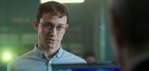 Joseph Gordon-Levitt jako Edward Snowden.