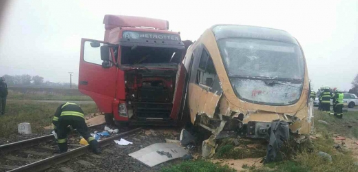 Nehoda se odehrála v obci Zemianska Olča (trať z Bratislavy do Komárna).