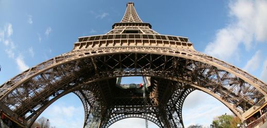 Eiffelova věž v Paříži.