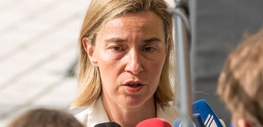 Šéfka diplomacie EU Mogheriniová označila dění v Turecku za znepokojující.