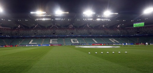 Fotbalový klub Legia Varšava byl znovu potrestán za nepřístojné chování svých fanoušků. 