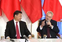 Čínský prezident Si Ťin-pching a jeho protějšek Miloš Zeman.