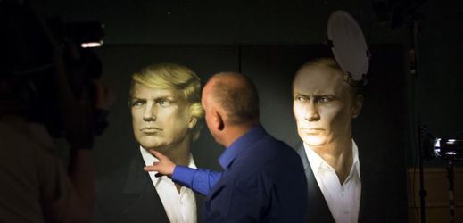 Portrét Donalda Trumpa (vlevo) a ruského prezidenta Vladimira Putina (ilustrační foto).