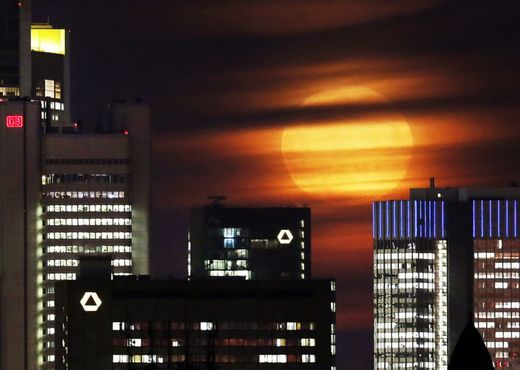 Měsíční podívaná v Německu.