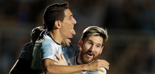 Argentina po čtyřech zápasech bez výhry zdolala v úterý Kolumbii 3:0 a posunula se před svého soupeře na páté místo zaručující účast v baráži. 