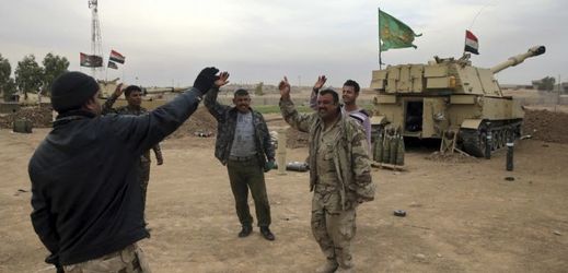 Elitním jednotkám irácké armády se již před několika dny podařilo proniknout na východ města.