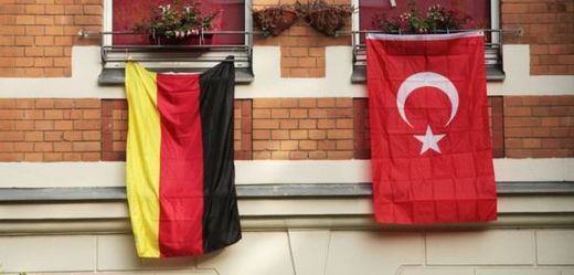 Počet Turků žádajících azyl v Německu se více než zdvojnásobil.