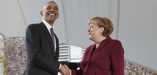 Barack Obama s Angelou Merkelovou.