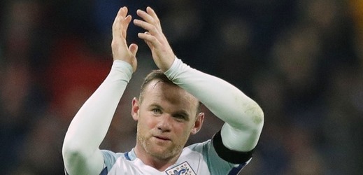 Kapitána anglické reprezentace a Manchesteru United Waynea Rooneyho naštvala kritika médií po zveřejnění jeho "opileckých" fotografií ze svatební párty. 