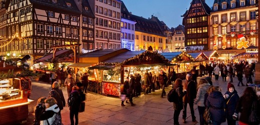 Vánoční trhy ve Štrasburku. Teroristé zde v roce 2000 připravovali atentát.