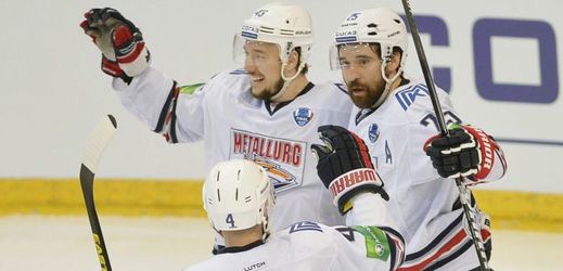 Jan Kovář se s Magnitogorskem raduje z další výhry v KHL