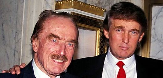 Na snímku z roku 1992 Fred Trump se synem Donaldem Trumpem (vpravo).