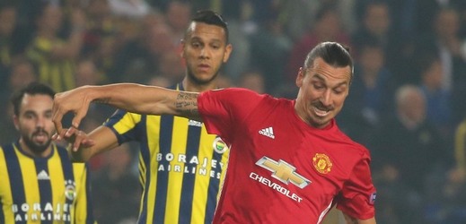 Útočník Zlatan Ibrahimovic bude i v příští sezoně oblékat dres Manchesteru United. 
